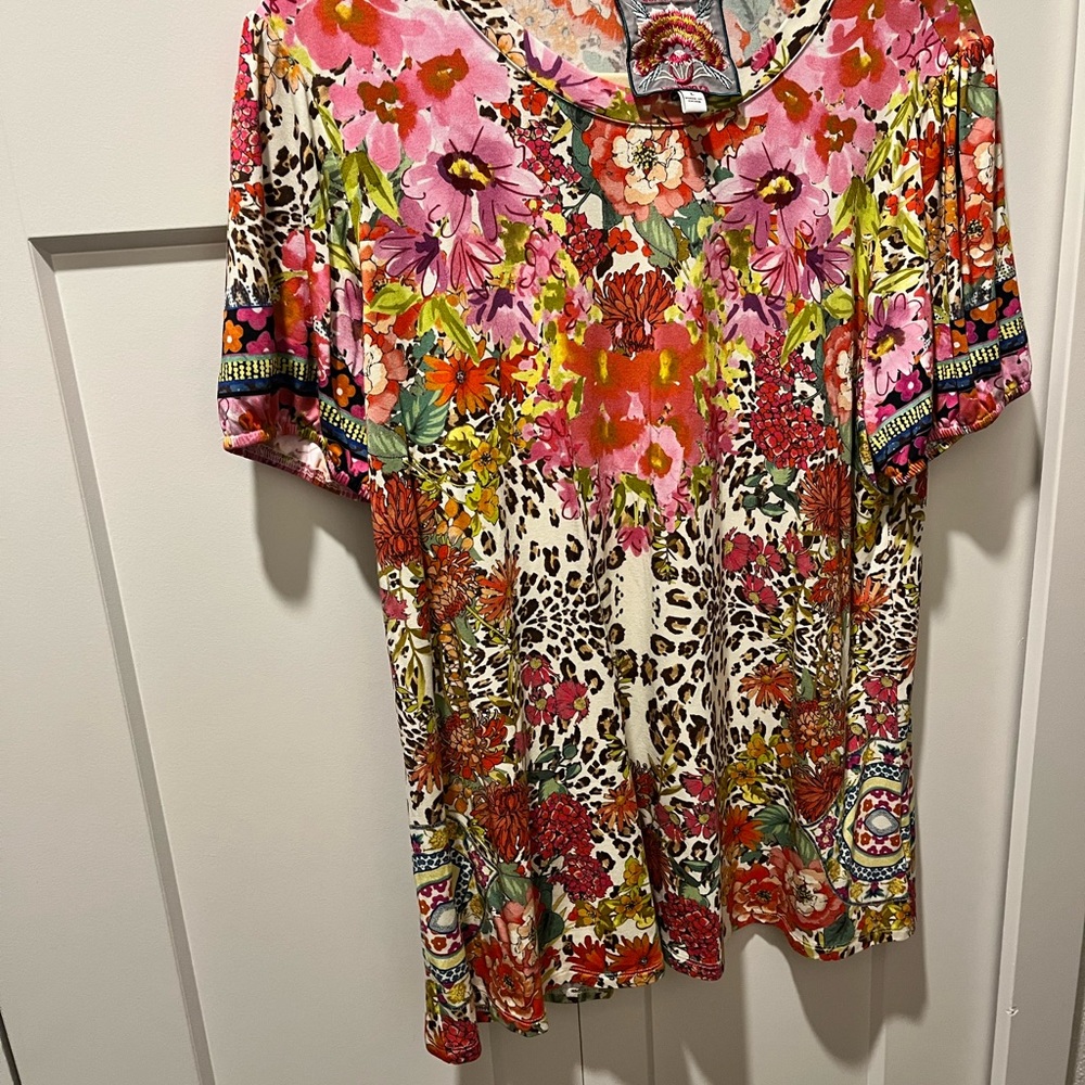 JOHNNY WAS PRE-LOVED AUTHENTIC ‘WILD GARDEN’ PUFF SLEEVES, CREW-NECK SOFT SHIRT - Picture 14 of 17